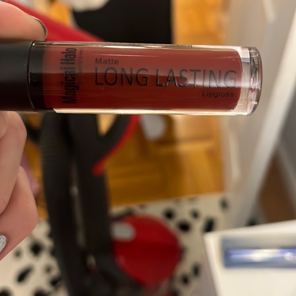 Long lasting super matte lipgloss